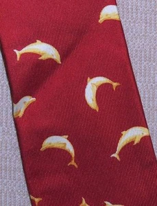 Louis Feraud Krawatte/Krawatte Seide 62"x3,25" Rot Gold Delphin Made in Italy - Bild 1 von 4