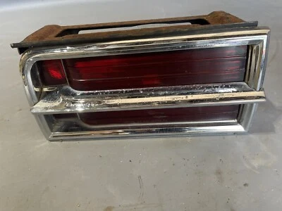 Oldsmobile 442 Cutlass F-85 1965 luz trasera carcasa lente lámpara luz trasera lámpara trasera Foto 1 de 4