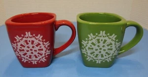 2er Set 2004 Starbucks 12 oz. Rot Grün Weihnachten Kaffeetasse Becher mit Schneeflocken - Bild 1 von 19