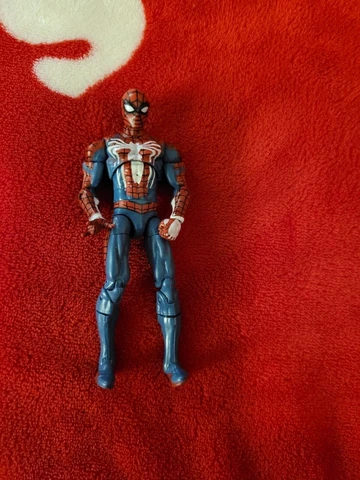 Marvel 3.75 Action Figure Spiderman PS4 Cover