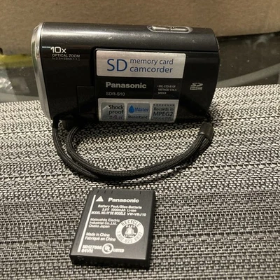 Panasonic SDR-S10 Flash Memory Weatherproof Camcorder/camera 10x Optical Zoom - Image 1 of 4