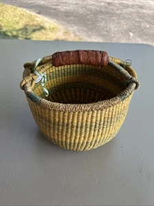 Afrikanischer Bolga Marktkorb großer geflochtener Ledergriff, Handarbeit & bunt - Bild 1 von 7