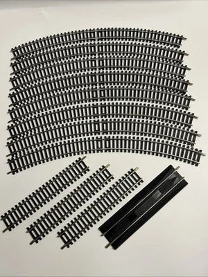 12 x Hornby Track - 8 x R607 2nd Radius Oval 3 R600 Straight 1 x R620 Bundle - Image 1 of 4