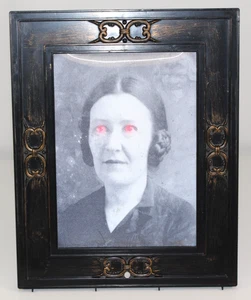 Gemmy Halloween Picture Frame Portrait Lenticular Red Eyes Lights Sounds Woman - Picture 1 of 23