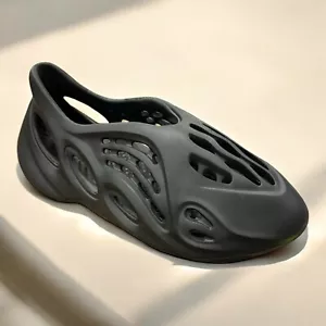 Futuristic Black Clogs with Hollow Design for Maximum Comfort and Style - Picture 1 of 5