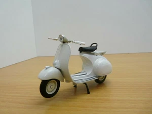 Scooter PIAGGIO VESPA 150 crema 1956 1/18 - Foto 1 di 5
