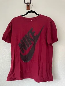 Camiseta Nike Swoosh Logo Corte Atlético Granate Talla Grande - Imagen 1 de 4