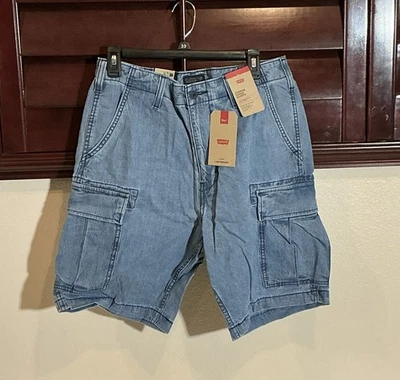 "Pantalones cortos cargo de mezclilla Levi's para hombre talla 33"" cintura" Foto 1 de 4