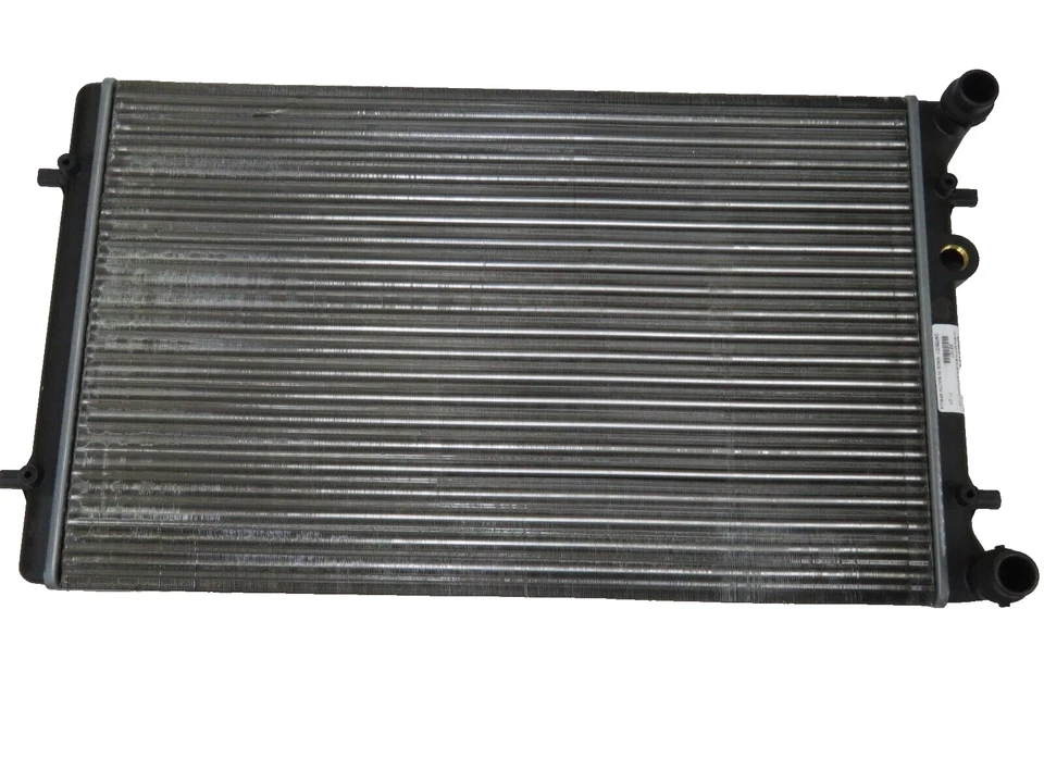 Conjunto de radiador para VW Golf y Jetta nuevo marca Behr 25101 Foto 1 de 4