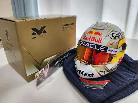 SCHUBERTH 1/2 Helmet Max Verstappen 2022 Red Bull Racing Team figurine Cover