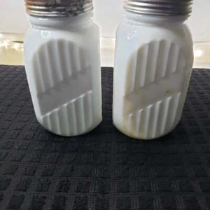 Anchor Hocking Vitrock milk Glass Shakers Set 2 Stove top Ribbed 5"H 1930's Vtg - Picture 1 of 8