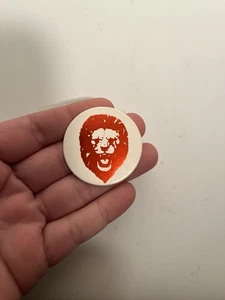 Vintage POG 1990er Löwenkopf Mähne männlich Tier Holo glänzend rot Kronkorken Rarität Spielzeug Spiel - Bild 1 von 2