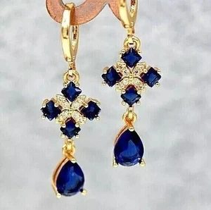 Pendiente colgante de zafiro azul creado en laboratorio corte pera de 2,50 quilates enchapado en oro amarillo de 14 k - Imagen 1 de 8