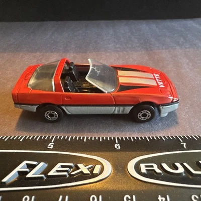 Corvette Vette 1984 Matchbox 1983 rojo y gris Corvette - hecho en Macao Foto 1 de 4