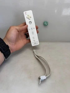 Telecomando OEM Nintendo Wii Wii Motion Plus INSIDE Wiimote ~~ senza coperchio batteria - Foto 1 di 2