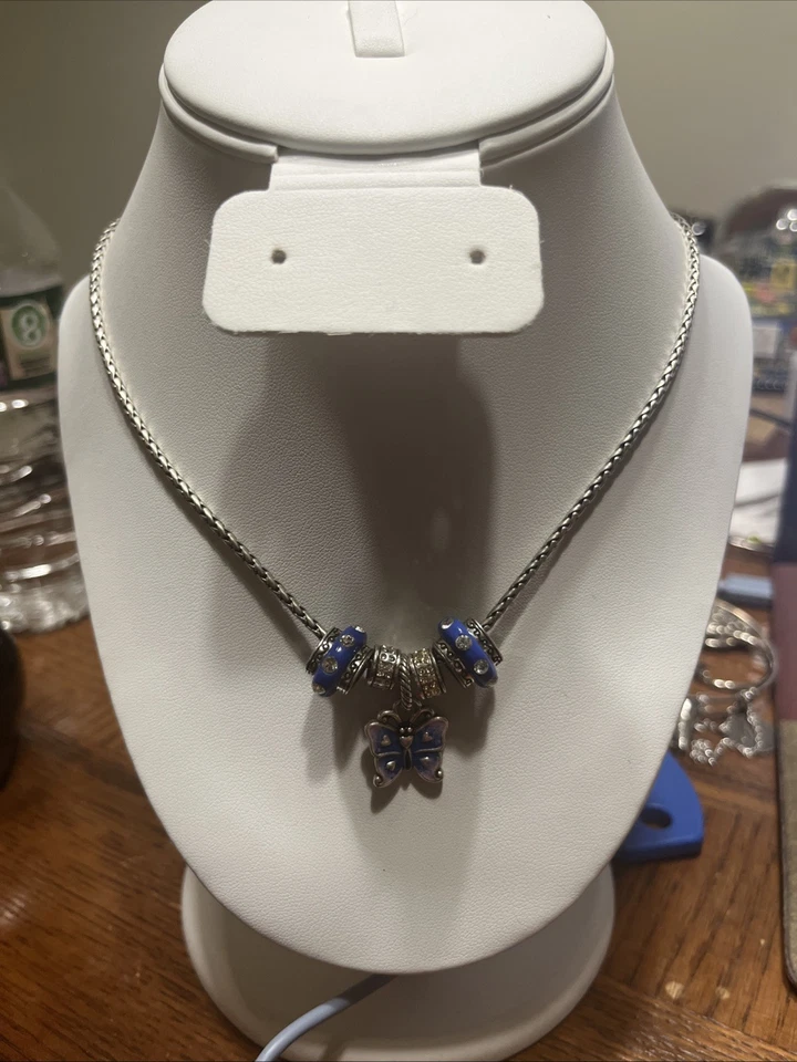 Collar con dije de mariposa esmalte púrpura Brighton  Foto 1 de 2