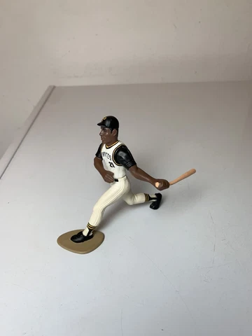Roberto Clemente VINTAGE Figure 1989 Starting Lineup Classic MLB Baseball Used Cover
