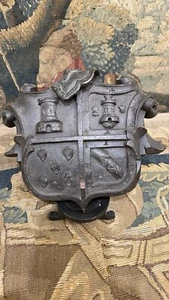 17th century oak Carved Shield Cresting Plaque Carved Two Castles & Leaves  - Picture 1 of 10