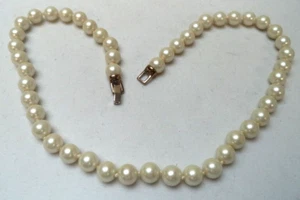 VINTAGE HIGH END GORGEOUS INDIVIDUALLY KNOTTED GLASS PEARL 17 5-8 INCH!! - Picture 1 of 1
