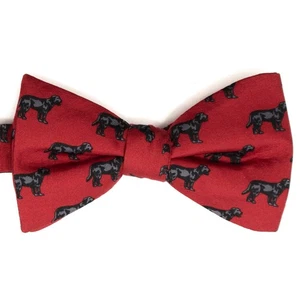 Pajarita ajustable Saddlebred preatada 100 % seda roja con estampado de perro - Imagen 1 de 6