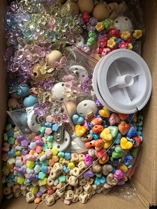 Über 1,8kg verschiedene Lose Perlen, Hobbyauflösung, Modeschmuck Herstellung  - Bild 1 von 9