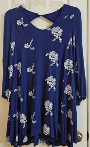 Altar'd State dunkelblau weiß Boho bestickt Blumen Bauernkleid klein hauchdünn - Bild 1 von 6