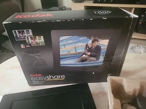 Kodak EasyShare P820 8inch Digital Picture Frame Kodak Color Science - Picture 1 of 3
