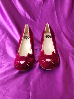 T.U.K. Zapatos de salón anti pop de terciopelo rojo para mujer talla 5 de EE. UU. Foto 1 de 4