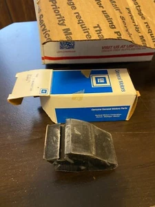 (1) One NOS GM 1960s 1970s 1980s Chevrolet Chevy Truck Lower A Arm Bumper Rubber - Foto 1 di 5
