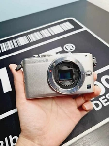 Olympus PEN Lite / E-PL5 do not power on sold as is (K2) - Picture 1 of 9