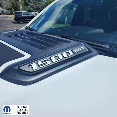 Calcomanía adhesiva de vinilo emblema capó Ram 1500 SST 2025 - par - capó deportivo solamente Foto 1 de 4