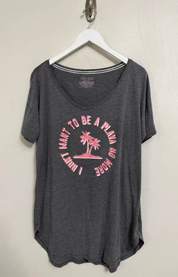 Camisa de dormir Victorias Secret M cinza gráfica "I Don't Want to Be a Playa No More" - Imagem 1 de 4