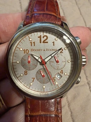 Relógio Dooney and Bourke - Pulseira de couro marrom precisa de uma bateria  - Imagem 1 de 4