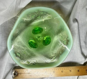 Antik/Vintage opalisierend grün dreieckig 3 Fuß Süßigkeiten/Schmuckschale - Bild 1 von 8