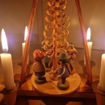 Pyramide Drahtarm Figuren Waldarbeiter Vero Expertic Seiffen Erzgebirge  - Bild 1 von 4