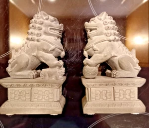 Pair of Ornamental Chinese Fu-Dog / Guardian Lions Sculptures in Polystone Resin - Picture 1 of 8