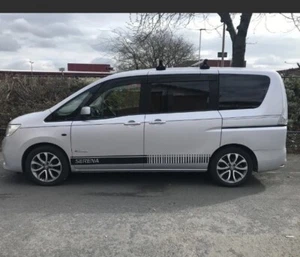 Calcomanías de vinilo para capó y rayas laterales de carreras Nissan Serena - Imagen 1 de 4