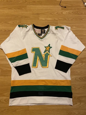 New Mint Vintage Minnesota North Stars Mitchell & Ness Jersey Sz 48 Cover