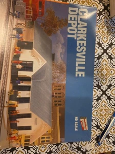 Walthers 933-3063 HO Scale Clarksville Depot Structure Kit - Bild 1 von 3