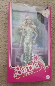 Mattel - Barbie La Película: Muñeca Barbie en Oro Discoteca Mono (HPJ99) - Imagen 1 de 6