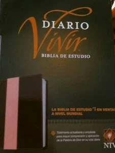 Biblia de estudio del diario vivir NTV (SentiPiel, Café/Rosa, Letra Roja) - Imagen 1 de 1