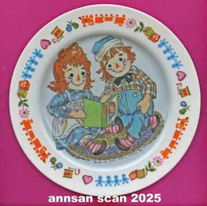 Vintage Raggedy Ann & Andy Teller Oneida 3119 7,5" Durchmesser Ann liest Andy Buch vor - Bild 1 von 3