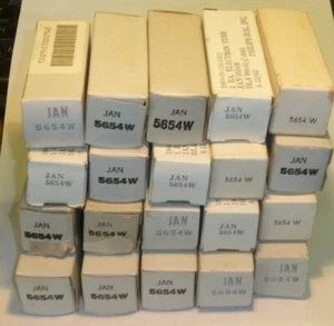 1 Stück Röhre Tube 5654 , 6AK5 , EF95 , GE , Philips, usw. in Schachtel Verpackt - Picture 1 of 1