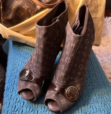 AUTÉNTICOS BOTINES LOUIS VUITTON LV MONOGRAMA Talla 41 Foto 1 de 4