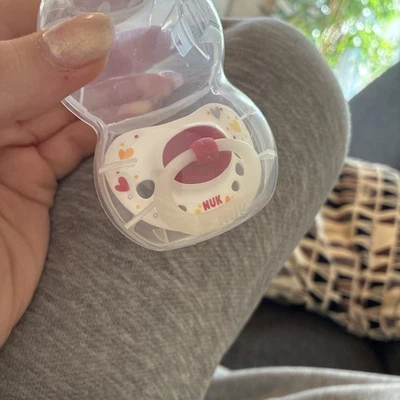 NUK Schnuller 0-6 Monate Neu In OVP Leuchtet Im Dunkel - Bild 1 von 2