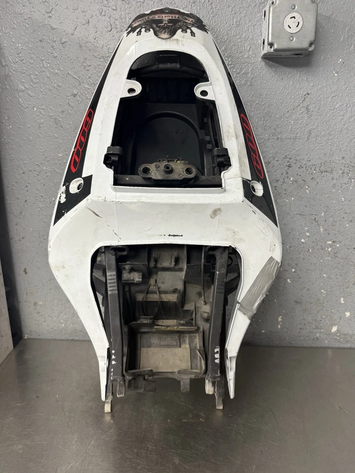 2001 - 2003 SUZUKI GSXR 600 750 OEM TAIL FRAME SUBFRAME STRAIGHT FAIRING - Image 1 of 3