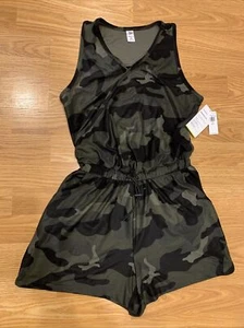 Neu mit Etikett Old Navy BREATHE ON Strampler vorne gekreuzt XS zierlich grün Tarnmuster Shorts Tank Sport - Bild 1 von 6
