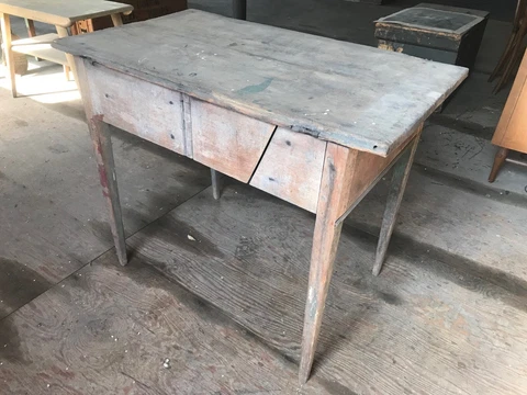 Walnut Hepplewhite Drop-leaf Table: In the rough Cover