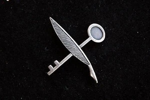 SHIPS SERVICEMAN SH RATING HAT BADGE PIN MADE IN US NAVY CHIEF SAILOR USS RATE - Picture 1 of 10