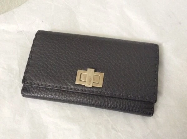 CARTERA FENDI SELLERIA PEEKABOO CUERO GRIS GUIJARRO Foto 1 de 4